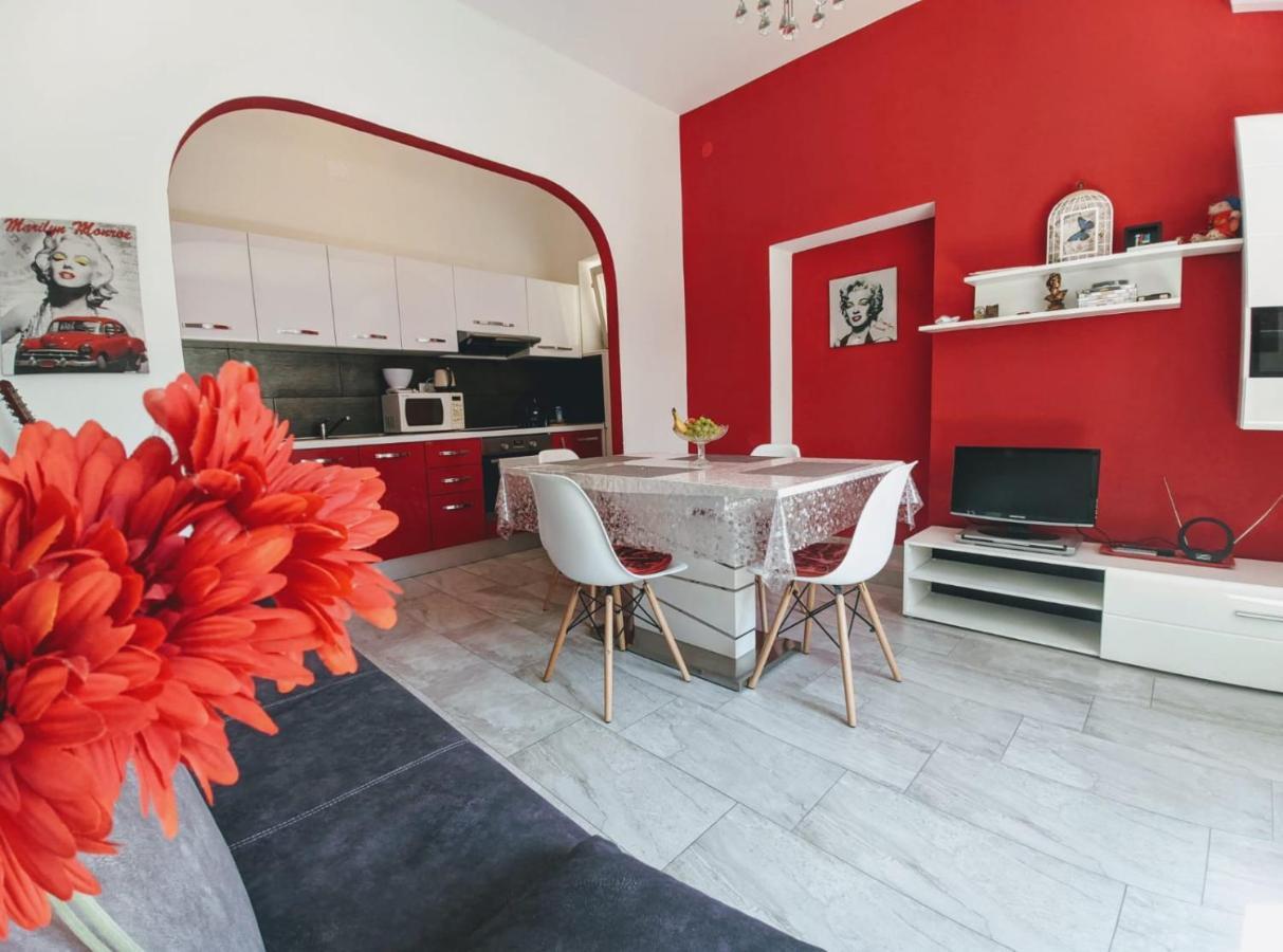 Glorianita Sweethome,Centro, Free Parking,Self Check- In 希贝尼克 外观 照片