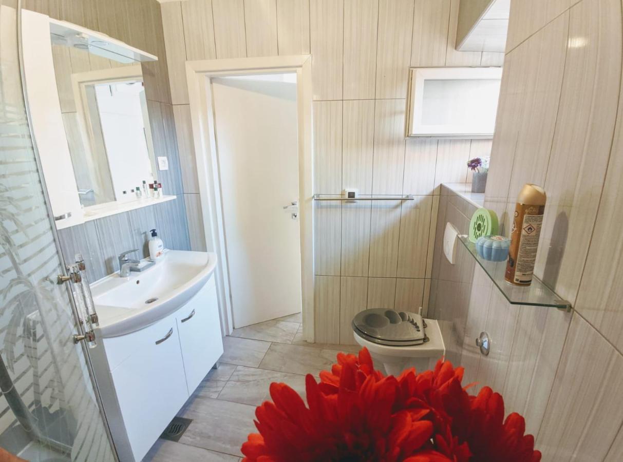 Glorianita Sweethome,Centro, Free Parking,Self Check- In 希贝尼克 外观 照片