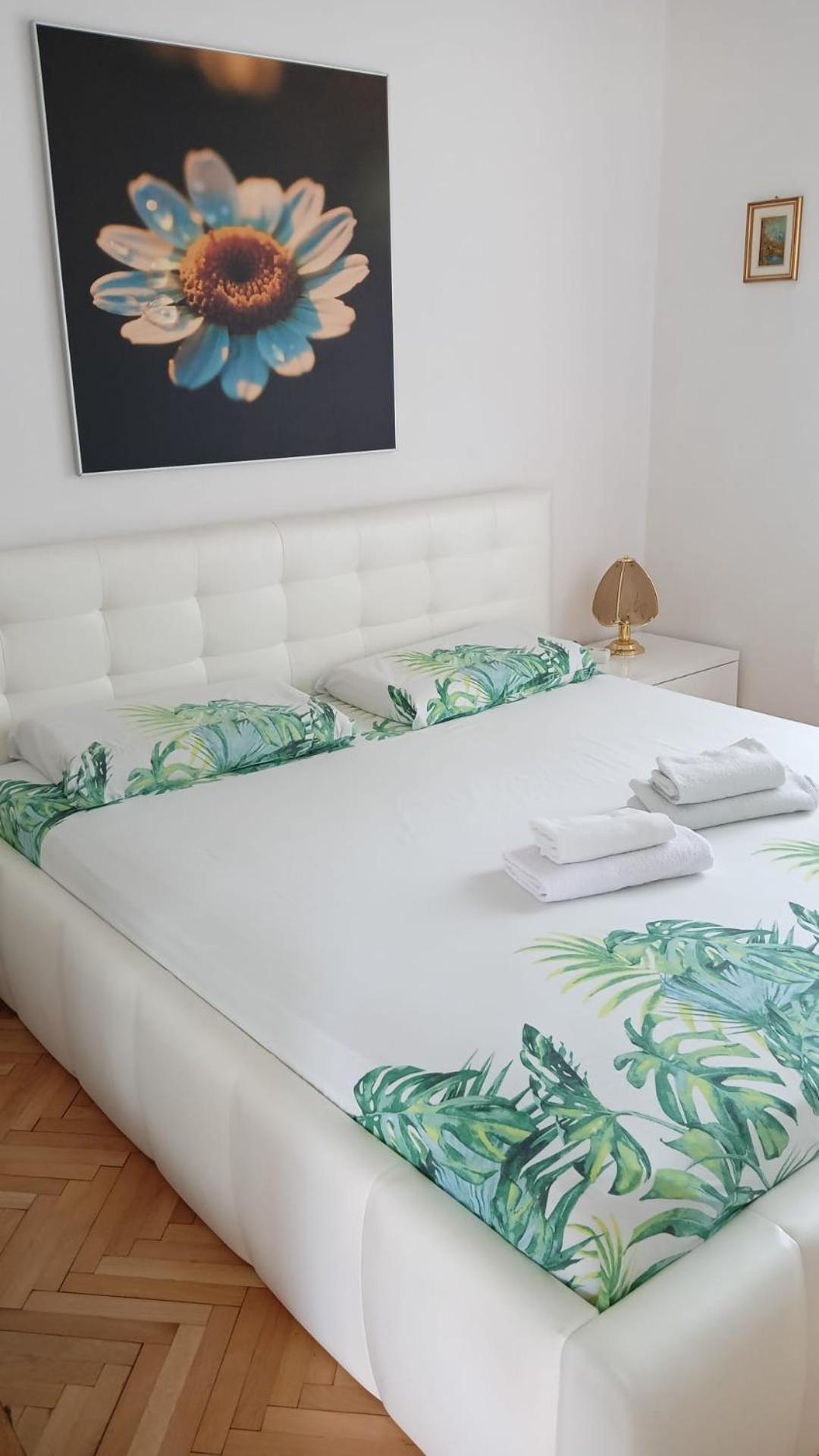 Glorianita Sweethome,Centro, Free Parking,Self Check- In 希贝尼克 外观 照片